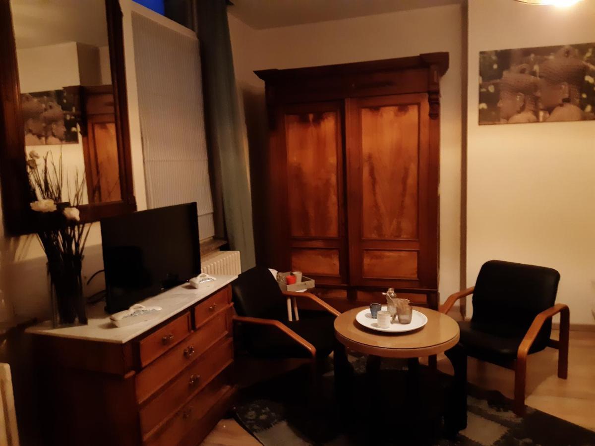 L'Hote Des Geants Ath Dış mekan fotoğraf